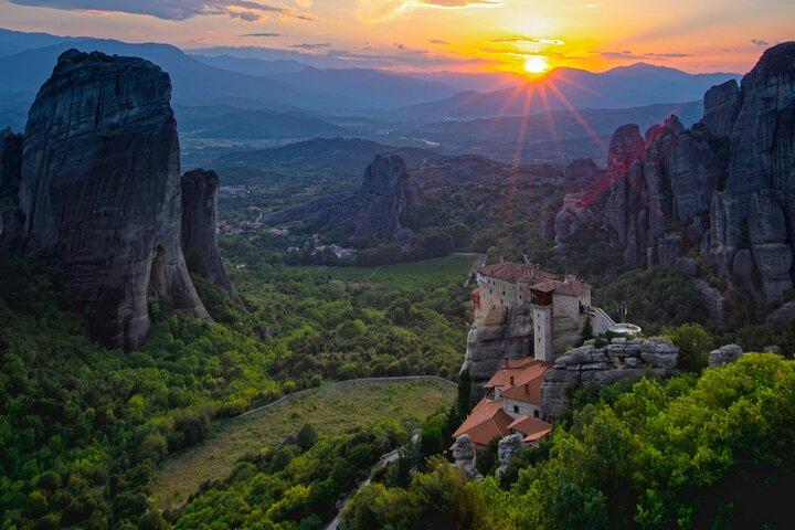 Meteora Full-Day Private Tour of Monasteries Scenic Landscapes
