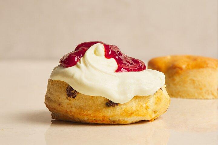 London Vintage Bus Tour with Cream Tea at Harrods
