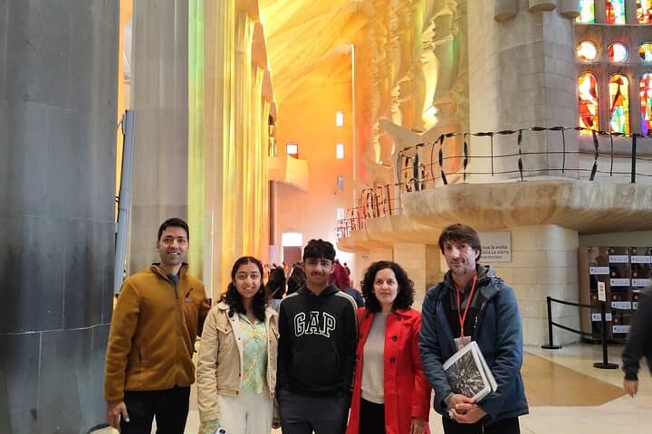 Barcelona in One Day: Gaudí, Gothic Quarter &Tapas (Private Tour)