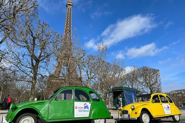 Private tour Paris 3 hours in vintage Citroën 2CV