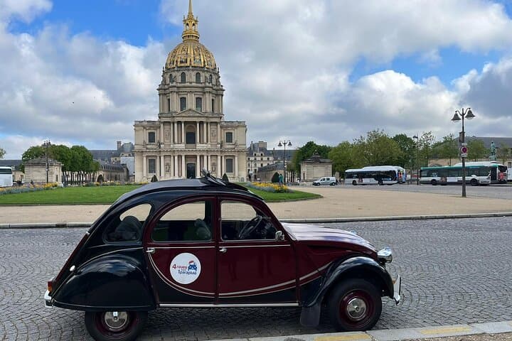 Private tour Paris 3 hours in vintage Citroën 2CV