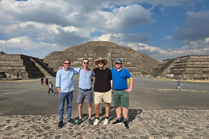 Teotihuacan and Basilica Guadalupe Private Car Tour
