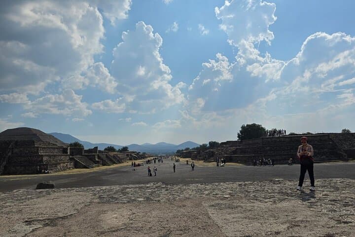 Teotihuacan and Basilica Guadalupe Private Car Tour