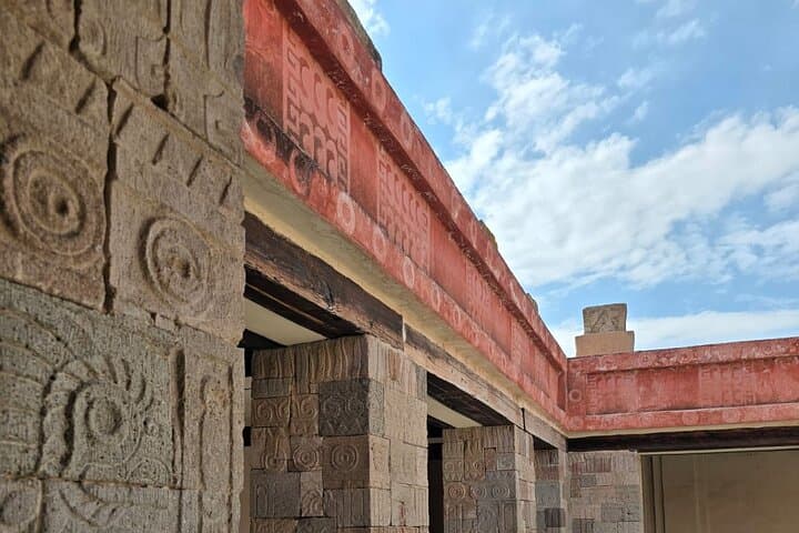 Teotihuacan and Basilica Guadalupe Private Car Tour