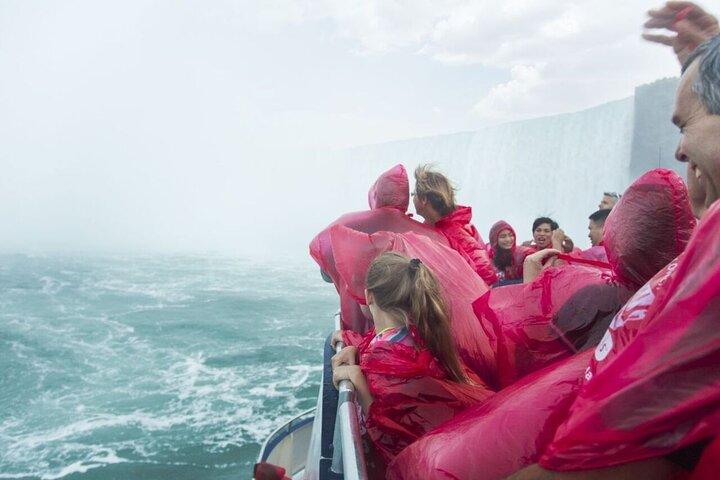 Niagara Falls Canada Walking Tour With Boat Cruise
