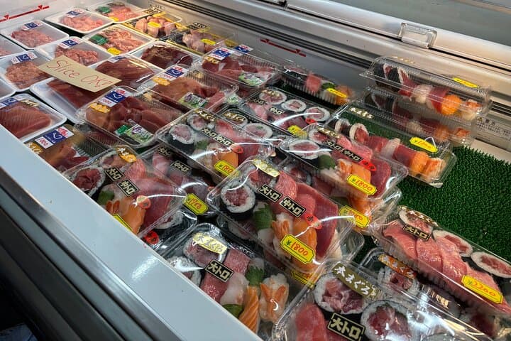 Tsukiji Fish Market Private Food Tour in Tokyo
