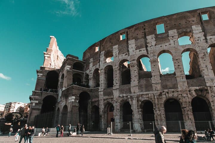 Guided Tour of Colosseum, Roman Forum & Palatine Hill in Rome