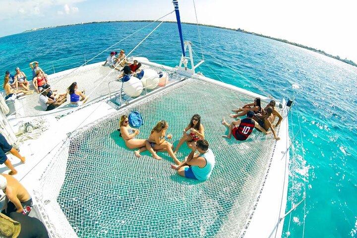 Isla Mujeres Albatross Plus All Inclusive with Ground Transportation