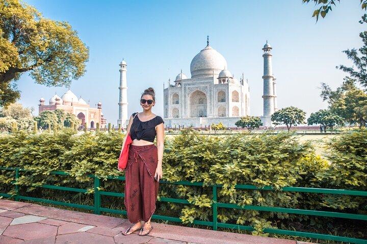 Skip-the-Line Sunrise Taj Mahal & Agra Tour by Car from Jaipur
