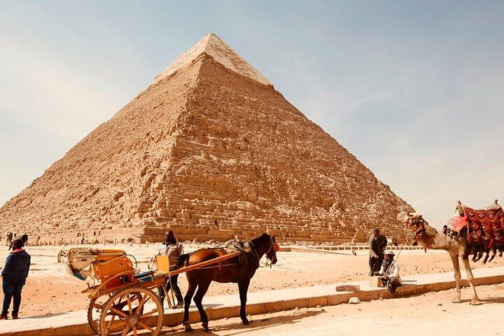 Giza Pyramids by Horse Carriage Half Day Tour