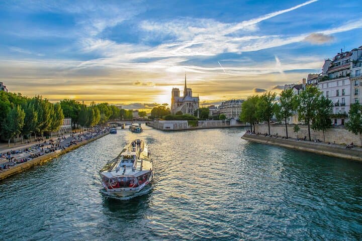 Seine Cruise and Optional Orsay Museum with Audio Guide