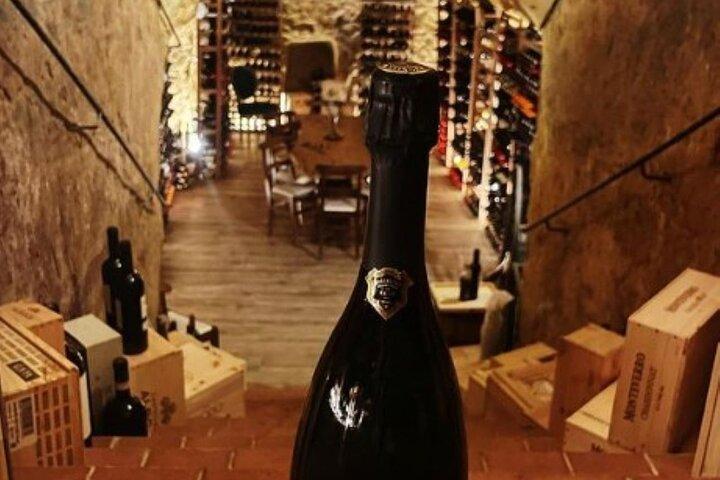 Dinner with wines and typical dishes in a secret cave in Siena