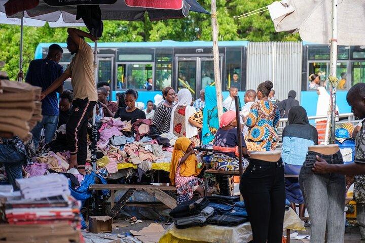 Dar es Salaam: City Tour in Tuk-Tuk with Street Food Tasting