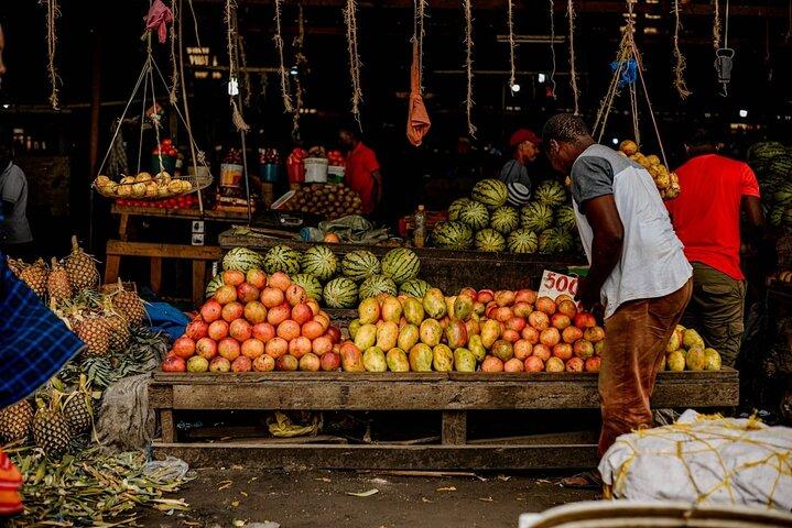 Dar es Salaam: City Tour in Tuk-Tuk with Street Food Tasting