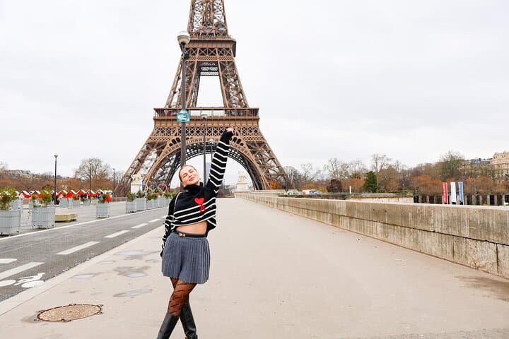 Exclusive Eiffel Tower Photo shoot - Chic & Timeless