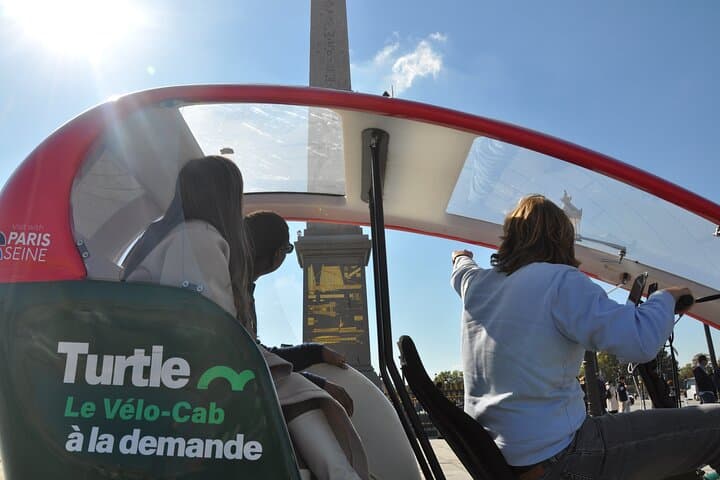 Private City-Tour by rickshaw bike in Paris : The "Napoléon"