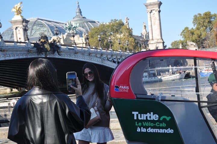 Private City-Tour by rickshaw bike in Paris : The "Napoléon"