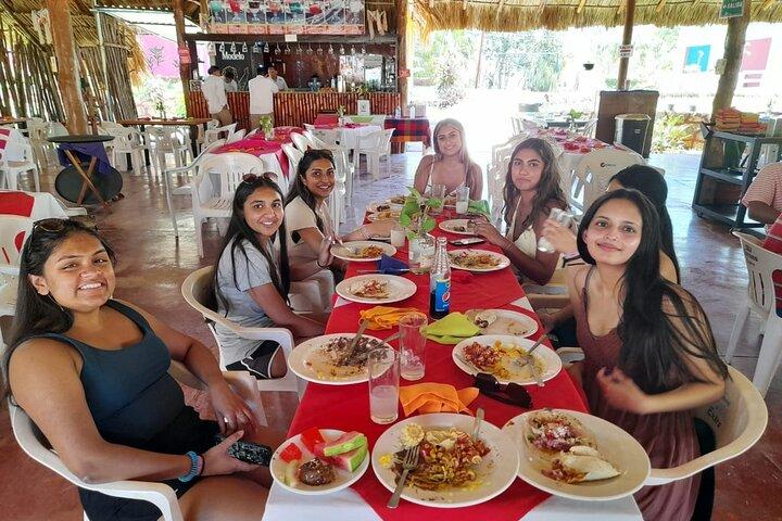 Tour to Chichen Itza-Tickets, food and cenote