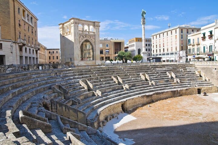 Private transfer from Naples to Lecce, 2 hours for sightseeing