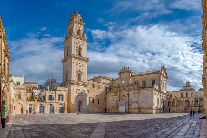 Private transfer from Naples to Lecce, 2 hours for sightseeing