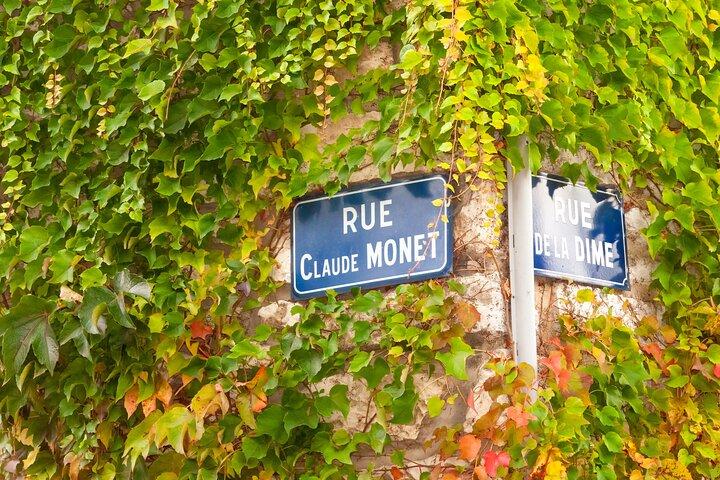 Giverny and Versailles Day Tour in a very small groupe from Paris