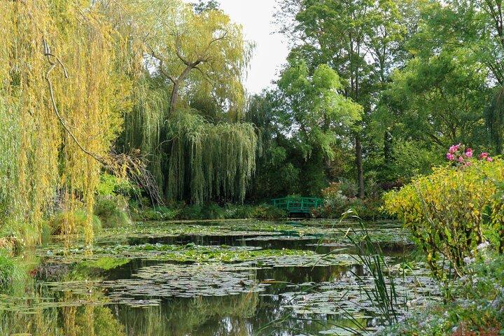 Giverny and Versailles Day Tour in a very small groupe from Paris