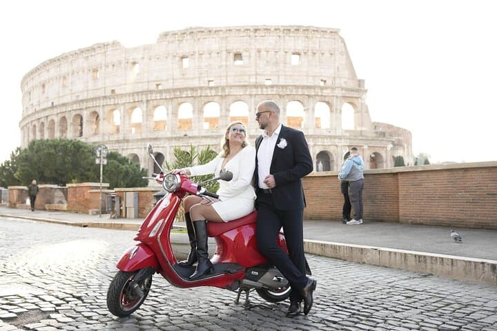 Rome: Vespa Tour with Professional Photoshoot