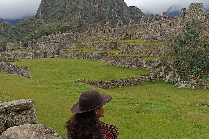 Private Tourist Guide in Machupicchu (From Aguas Calientes).
