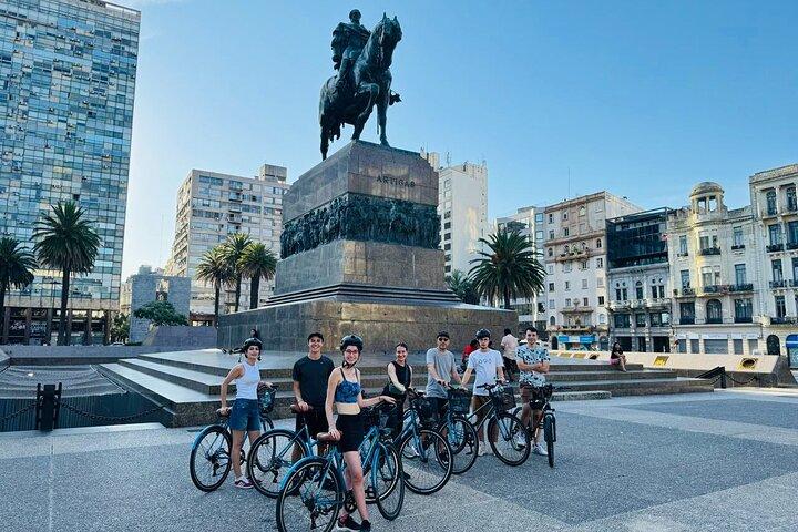 Montevideo Small Group Bike Tour or E-bike tour with picnic