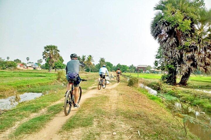 Bike the Siem Reap Countryside at Twilight with Sunset Drink