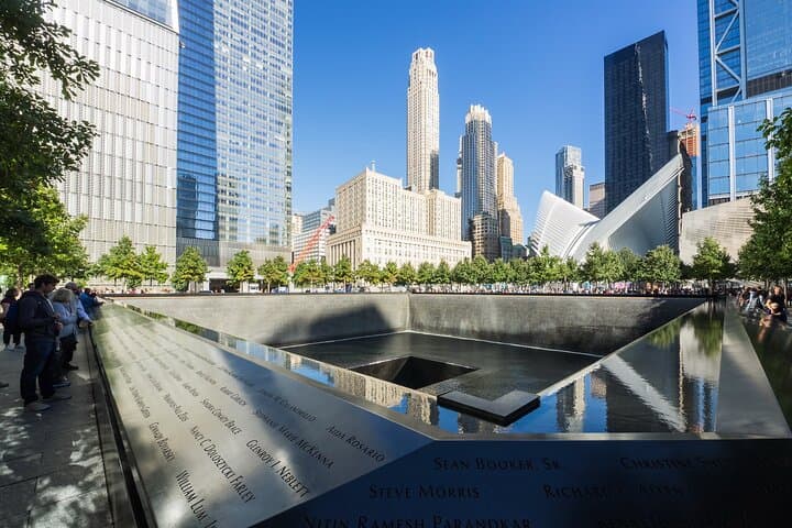 Wall Street, 9/11 Memorial and Lower Manhattan Walking Tour NYC