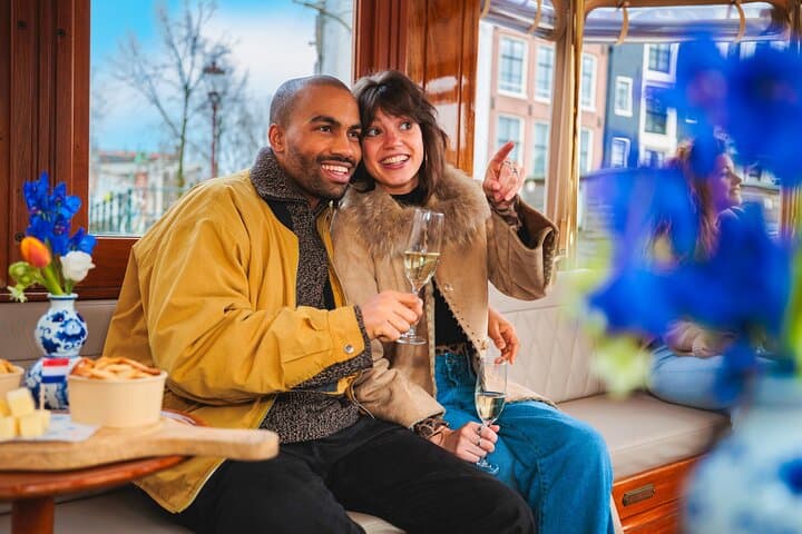 Amsterdam: Romantic Canal Cruise with Optional Bubbles & Bites
