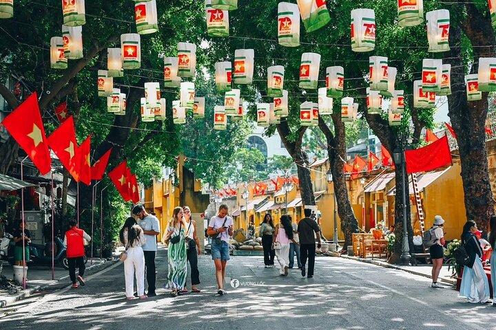 Private Hanoi Old Quarter Street Food Tour with Student Guide