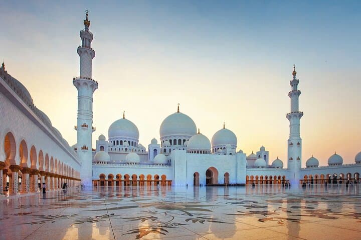 Dubai to Abu Dhabi Full Day City Tour with Mosque, Royal Palace