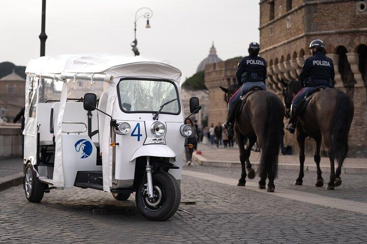 Private Night Tuk Tuk Tour in Rome