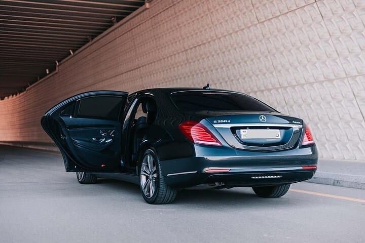 Milan eparture Private Transfer to Milan Linate LIN in Luxury Car