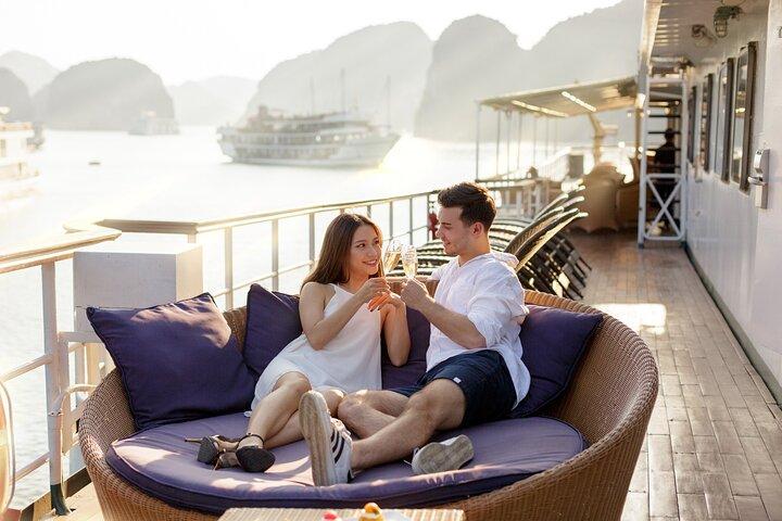 Emeraude Cruise 2 days 1 night Ha Long Bay Tour