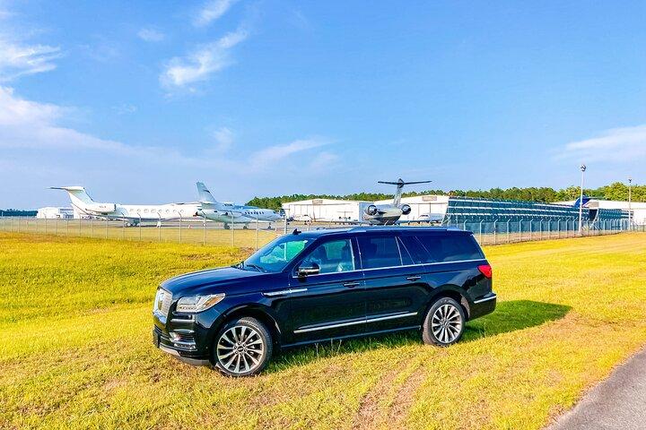 Jacksonville Airport Private Lux Car Transfer to Downtown Hotels
