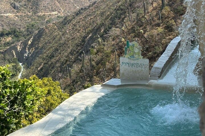 Exclusive Full-Day Tolantongo & La Gloria Hot Springs Adventure
