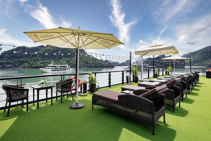 Doris Cruise 5 star cruise 3 days visiting Halong - Lan Ha Bay