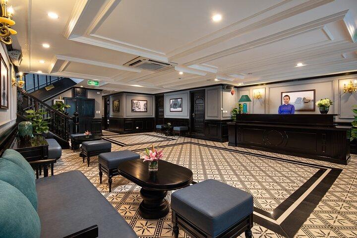 Doris Cruise 5 star cruise 3 days visiting Halong - Lan Ha Bay