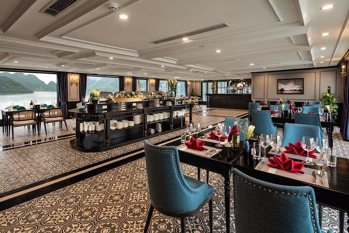 Doris Cruise 5 star cruise 3 days visiting Halong - Lan Ha Bay