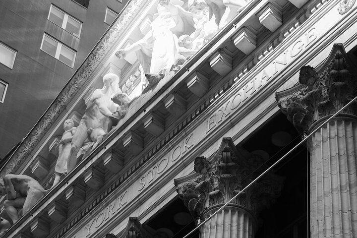 Wall Street Inside with a Trader Walking History Tour