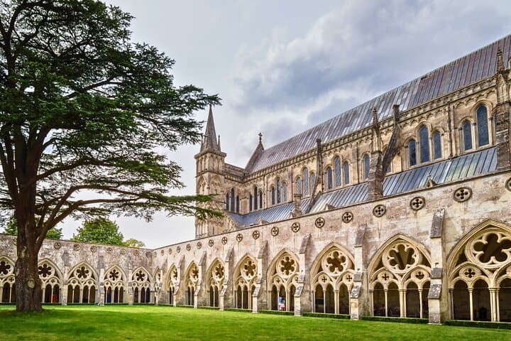 Private Archaeologist Guided Tour Stonehenge, Salisbury & Avebury