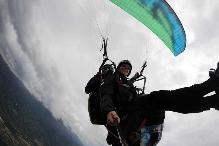 Paragliding over medellin with photos and videos