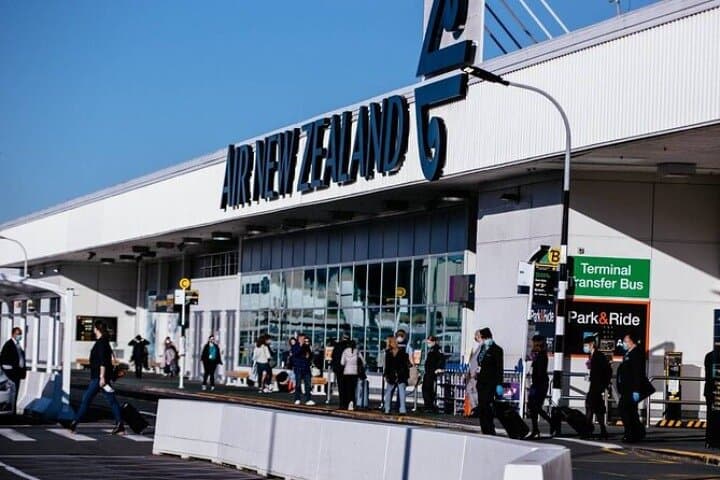 Private One-Way Transfer: Auckland Airport to Auckland City Hotel