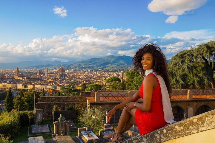 Private Photo Shooting walking Tour with a local around Florence