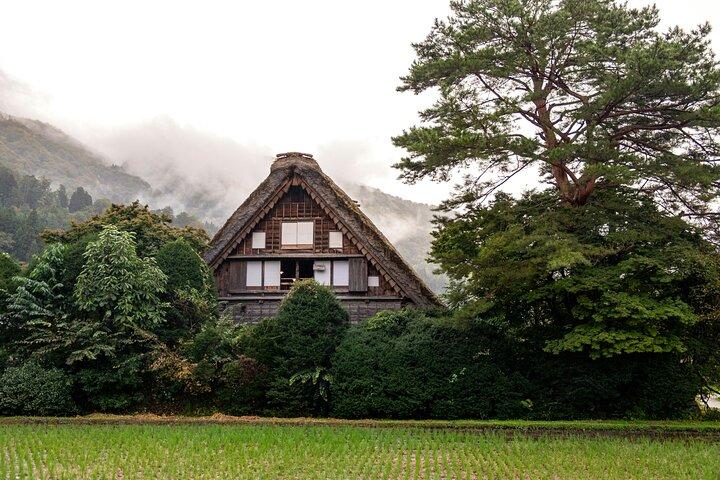ENGLISH SPEAKING GUIDE - Private Half-Day Tour to Shirakawago
