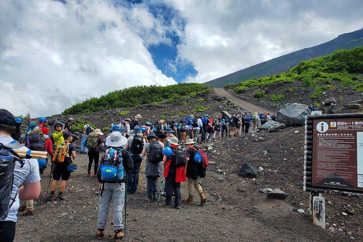 2-Day Mt Fuji Climbing Tour to Summit from Tokyo with Free Gear
