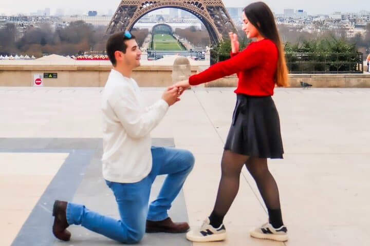 Exclusive Eiffel Tower Photo shoot - Chic & Timeless